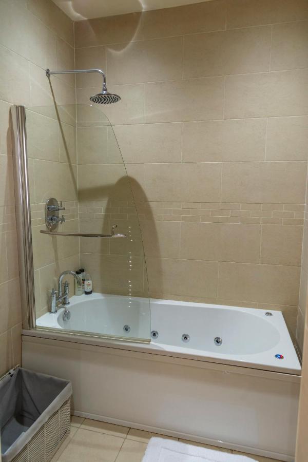 Apartment No 1 - The Old Red King Pub, Whitefield, Manchester Extérieur photo